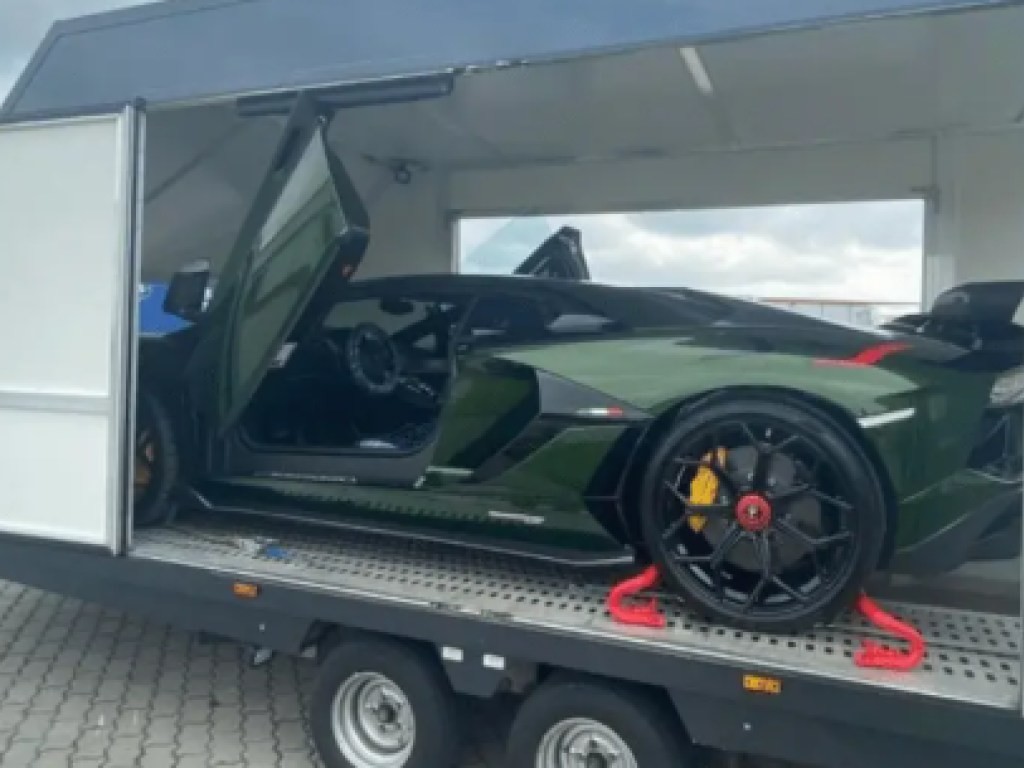 Уже в Украине редкий суперкар Lamborghini за 500 тыс. долларов