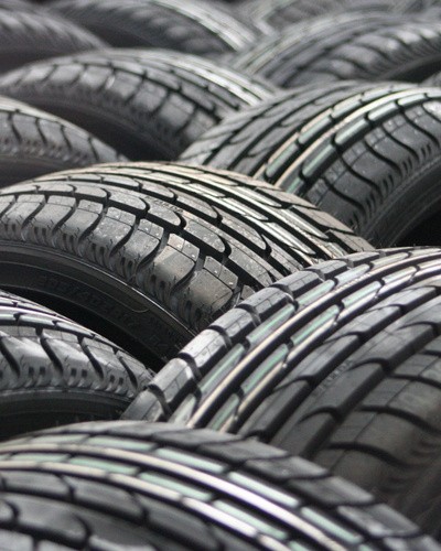 Сколько стоит «переобуть» авто осенью 2025