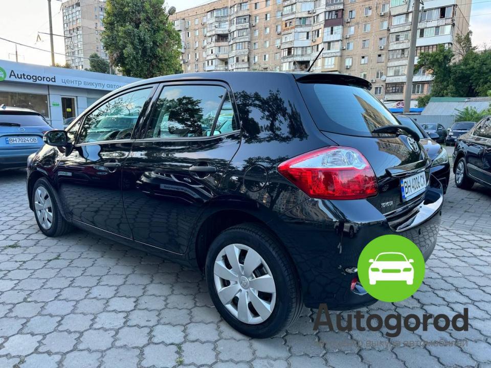 Авто Toyota
                                        Auris Бензин фото 2